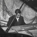 Filippo al pianoforte. Foto scattata a "La Lanterna Verde", 1955.